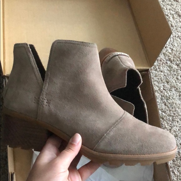 Cate Cut Out Sorel Booties - Picture 4 of 5